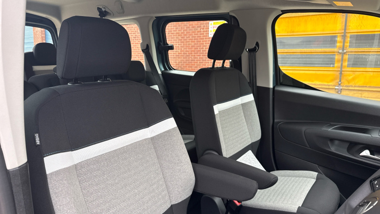 Citroen Berlingo 100kW Plus XL 52kWh 5dr Auto [7 Seat] Electric Estate